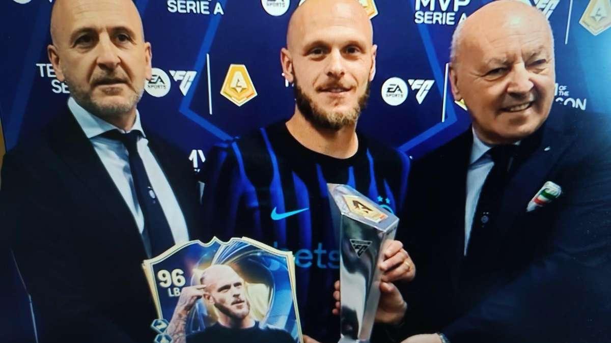 FOTO - Dimarco, Lautaro e Chivu tra i best della Serie A: la premiazione