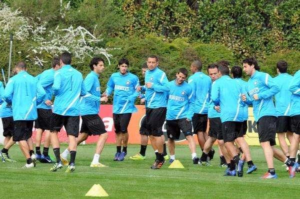 Inter in campo davanti a Cesare Prandelli