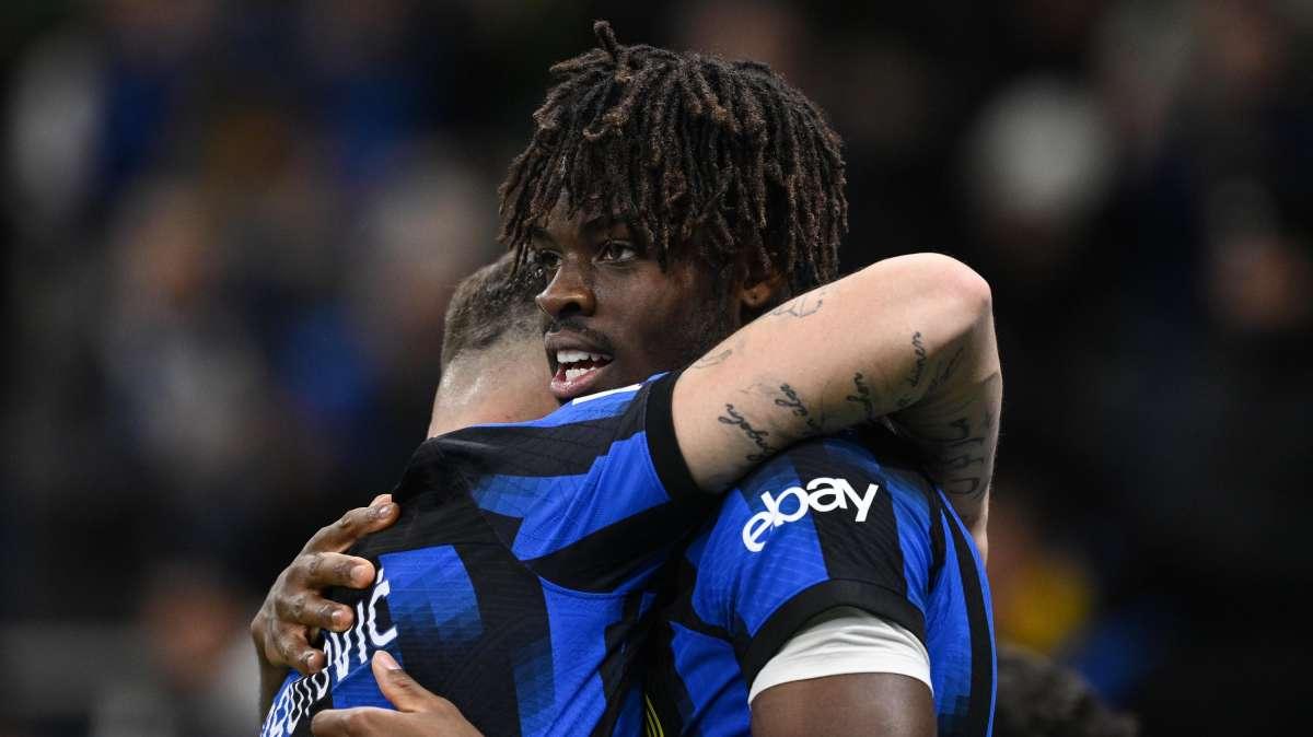 Inter-Lecce, le treccine di Bisseck dominano la scena. Poi premi al centrocampo