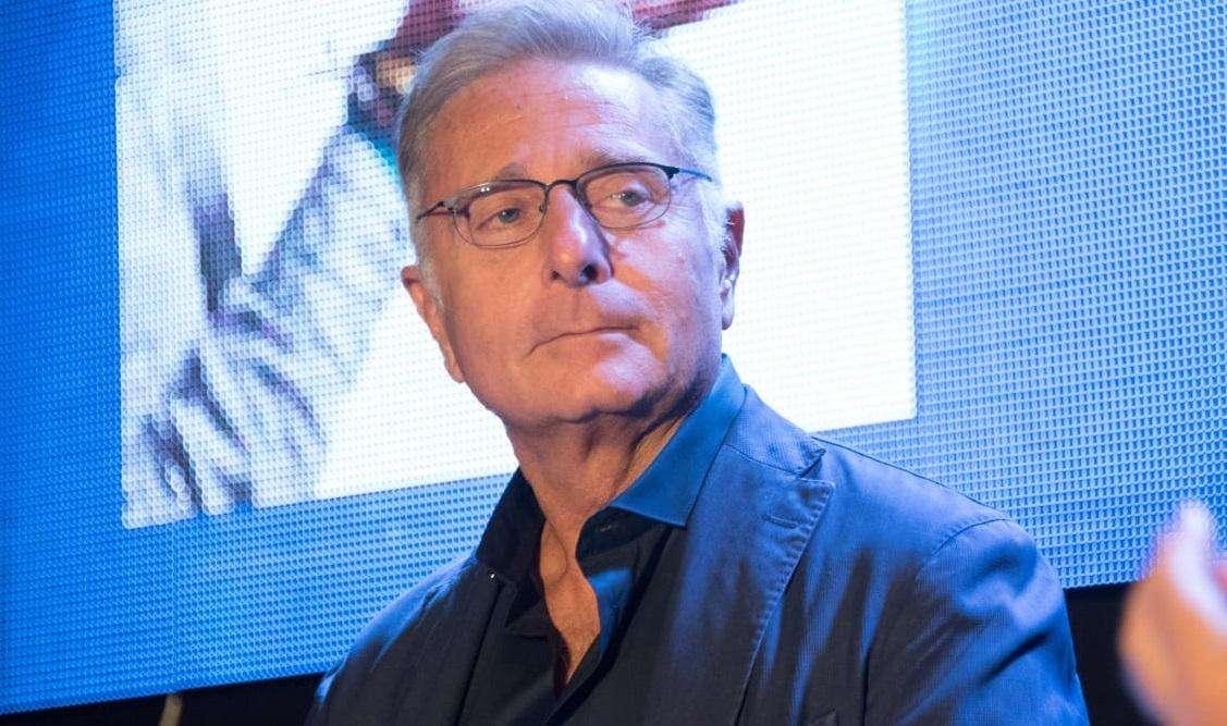 Bonolis consegna il premio 'Città di Andria' al figlio di Borsellino: "Io e papà malati di Inter"