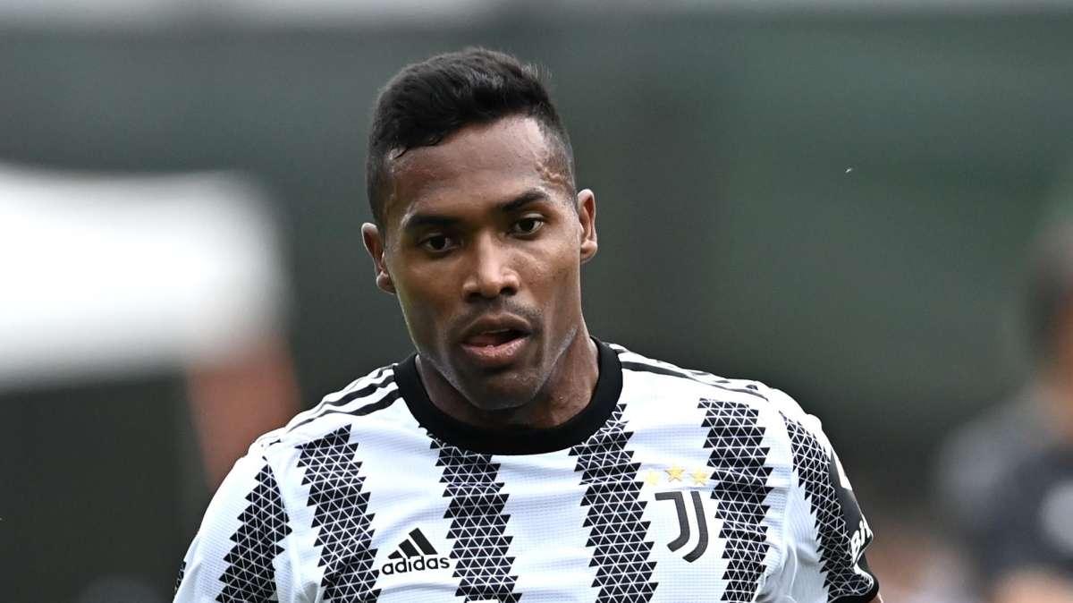 Juventus, Alex Sandro: "Cori razzisti su Vlahovic? Finché la legge non si applica, succederà sempre"