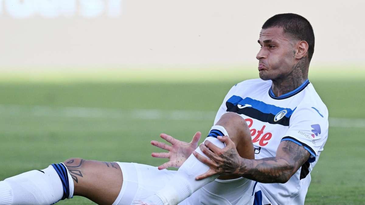 Per Scamacca rottura del legamento crociato anteriore del ginocchio sinistro: il comunicato dell'Atalanta 