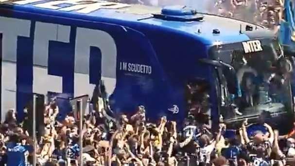 VIDEO - L'inter chiama i tifosi al Meazza: 'Riprendiamoci casa nostra'