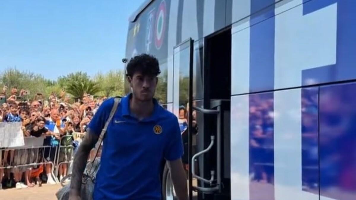 VIDEO - Inter-Betis, i nerazzurri sbarcano a Bari: tanti tifosi e tanto entusiasmo