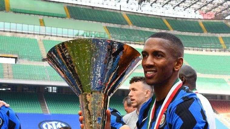 Ashley Young festeggia lo scudetto: "Campione"