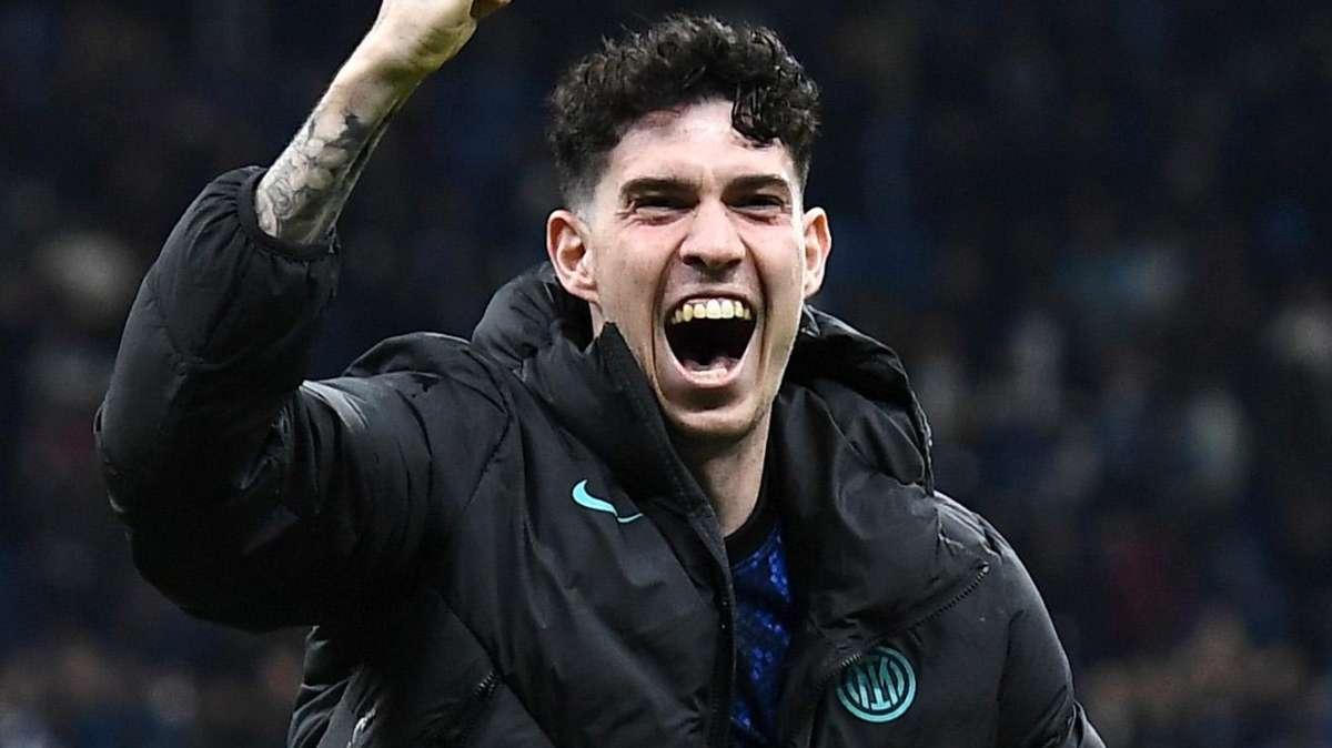 GdS - Lo United innamorato di Bastoni: Ten Hag lo vuole, l'Inter chiede 60 milioni