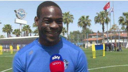 Balotelli: "Scudetto, spero sia combattuto fino alla fine. Ritorno a Milan o Inter? Guarda il mio sorriso"