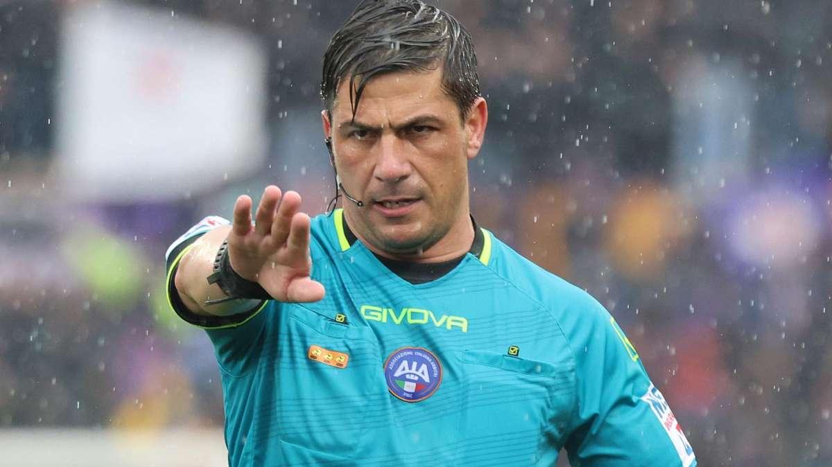 Inter-Verona, la moviola - Manganiello, sviste a senso unico: il VAR lo salva sul rigore e 'dimentica' il doppio giallo a Duda