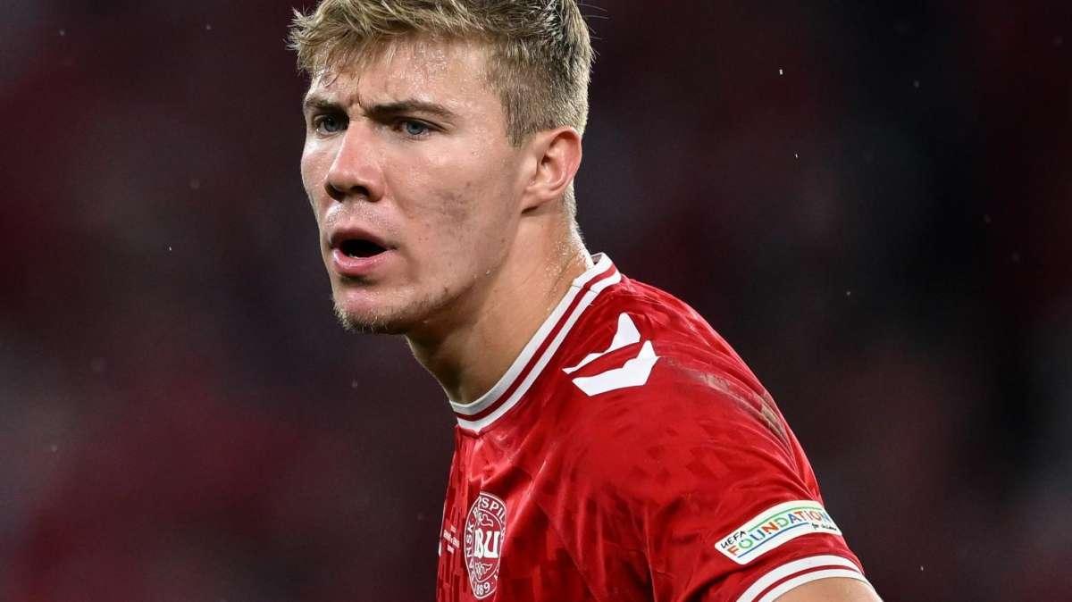 FcIN - Non solo Fabregas: Ausilio a Londra anche per trattare Hojlund. I dettagli e il retroscena sulla Juve