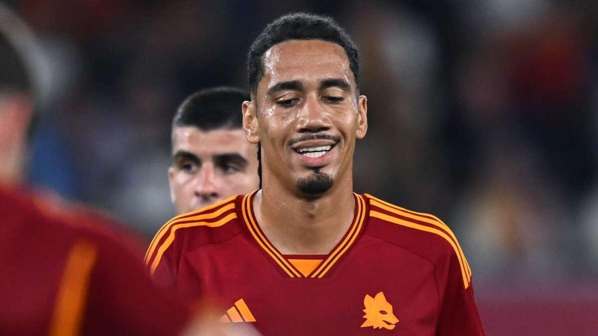 Roma, Mourinho sorride: Smalling torna in gruppo dopo oltre un mese e mezzo