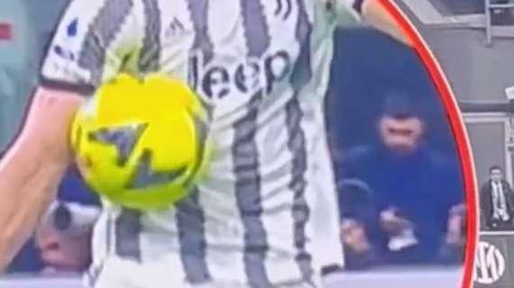 DAZN - Le proteste dell'Inter sono per il tocco di Vlahovic: la ricostruzione. Panchina Juve ammette l'irregolarità 