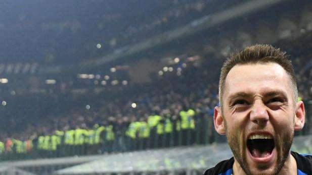 I giocatori dell'Inter a sostegno di Mattia, affetto da Covid-19: "Tifiamo per te"
