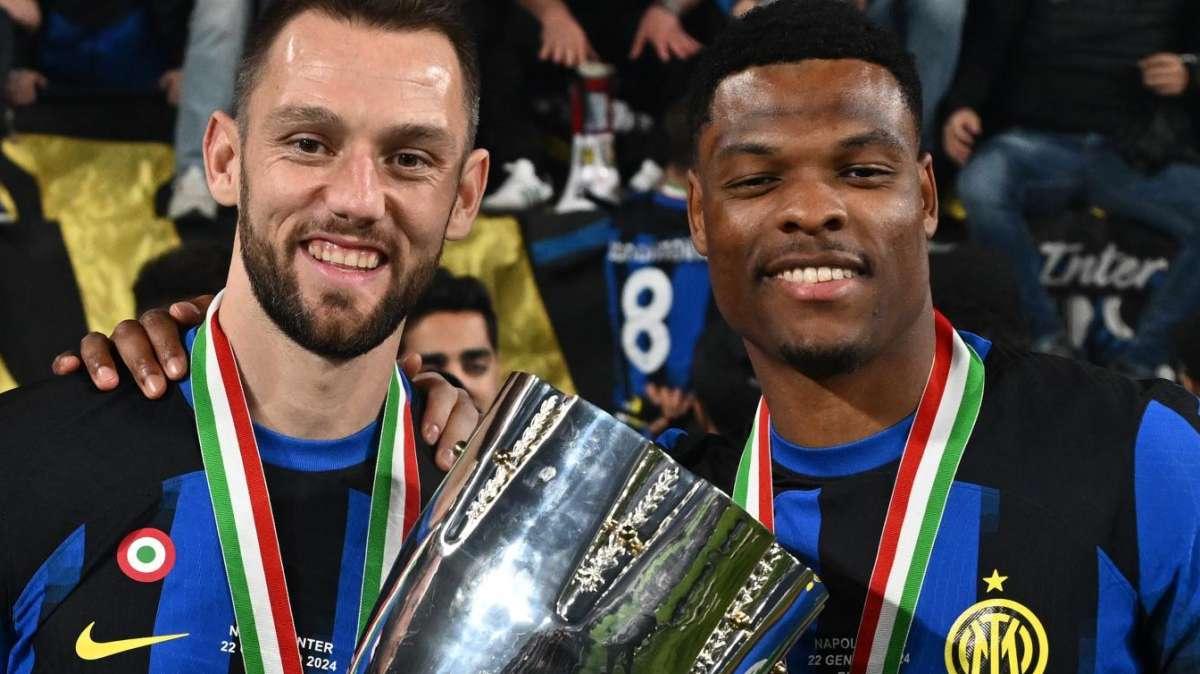 Telegraaf - Dumfries in uscita dall'Inter. Anche il futuro di De Vrij potrebbe essere in Olanda