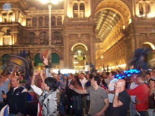 Anche la Galleria si tinge di nerazzurro