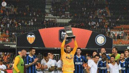 Altro sorriso dagli undici metri per l'Inter: ai nerazzurri il Trofeo Naranja, decisiva la rete di Bastoni