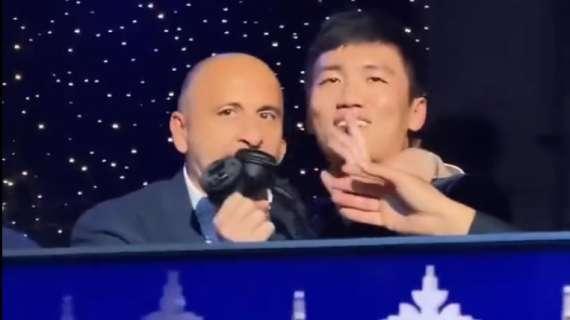 Lasciate cinque euro, voi che uscite