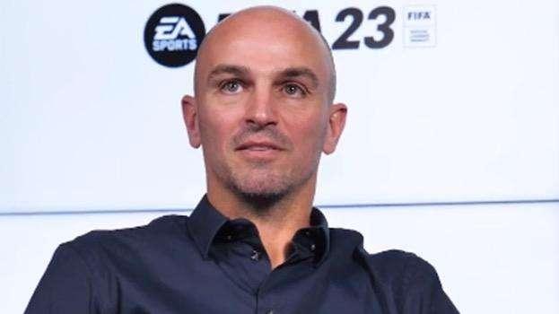 Nesta e Cambiasso videogiocano la Supercoppa su FIFA 23. Chi ha vinto? L'ex Milan dà un indizio