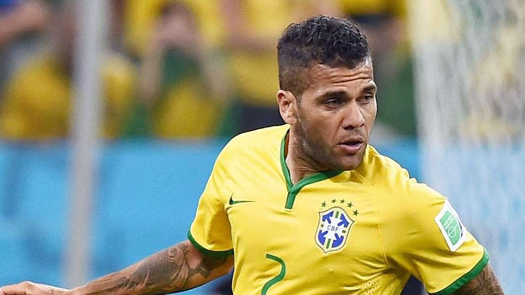 Ds Barça: "Puntiamo su Alves. Già al top nel Gamper"