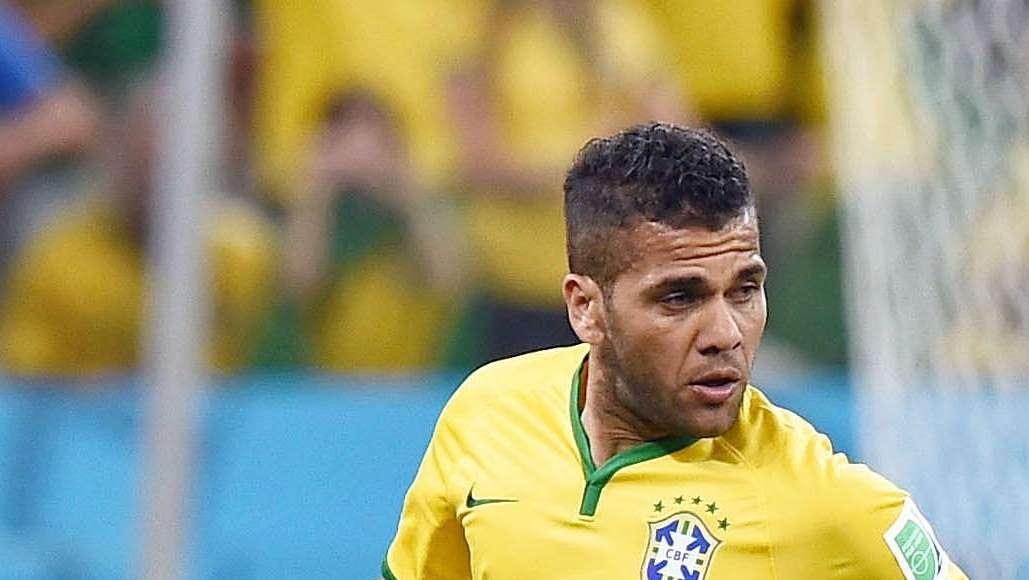 MD - Dani Alves preferirebbe la Premier: Reds in pole
