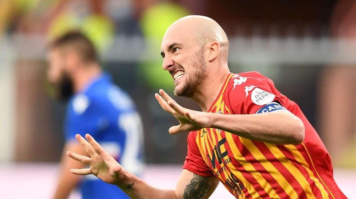 Serie A, doppio Caldirola lancia il Benevento: 3-2 alla Samp di Candreva. Vince anche la Lazio