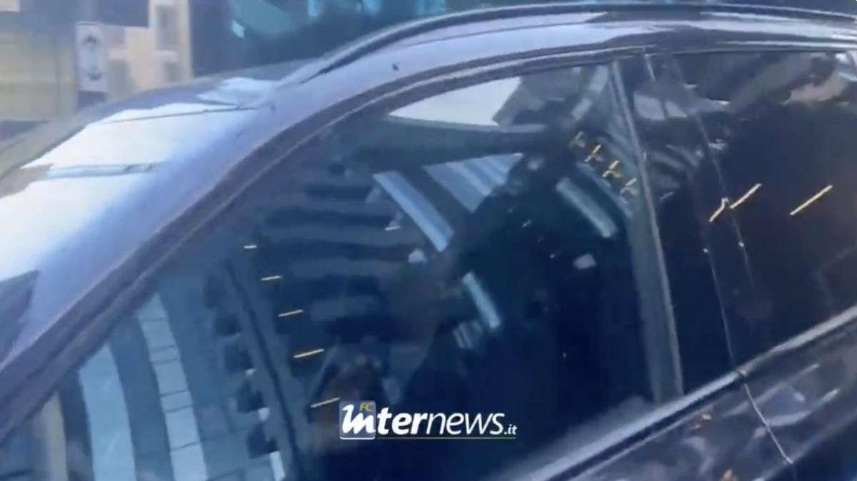 VIDEO - Inter, terminato dopo due ore l'incontro tra Chivu e la dirigenza: il tecnico ha lasciato la sede del club 