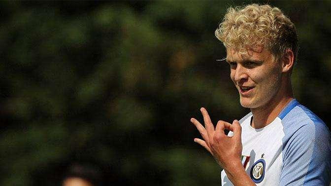 Jens Odgaard stende il Milan con una tripletta, l'agente lo esalta su Instagram: "Il Balo bianco"