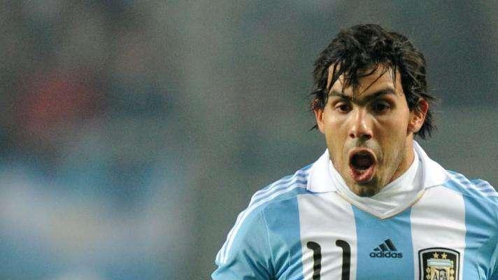 Branca paparazzato con Tévez: cosa c'è sotto?
