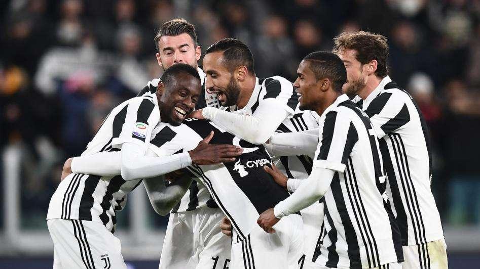 La Juventus risponde a Napoli e Inter: tris al Crotone
