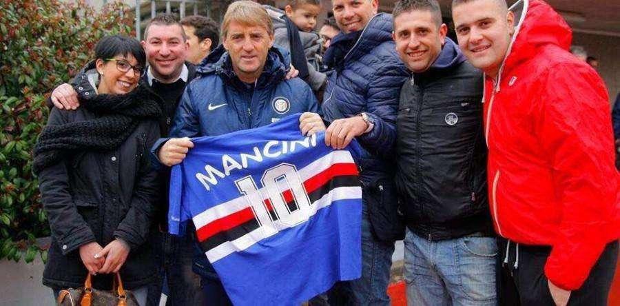 La Samp non dimentica Mancini: tifosi blucerchiati nel ritiro dell'Inter per foto ed un regalo speciale