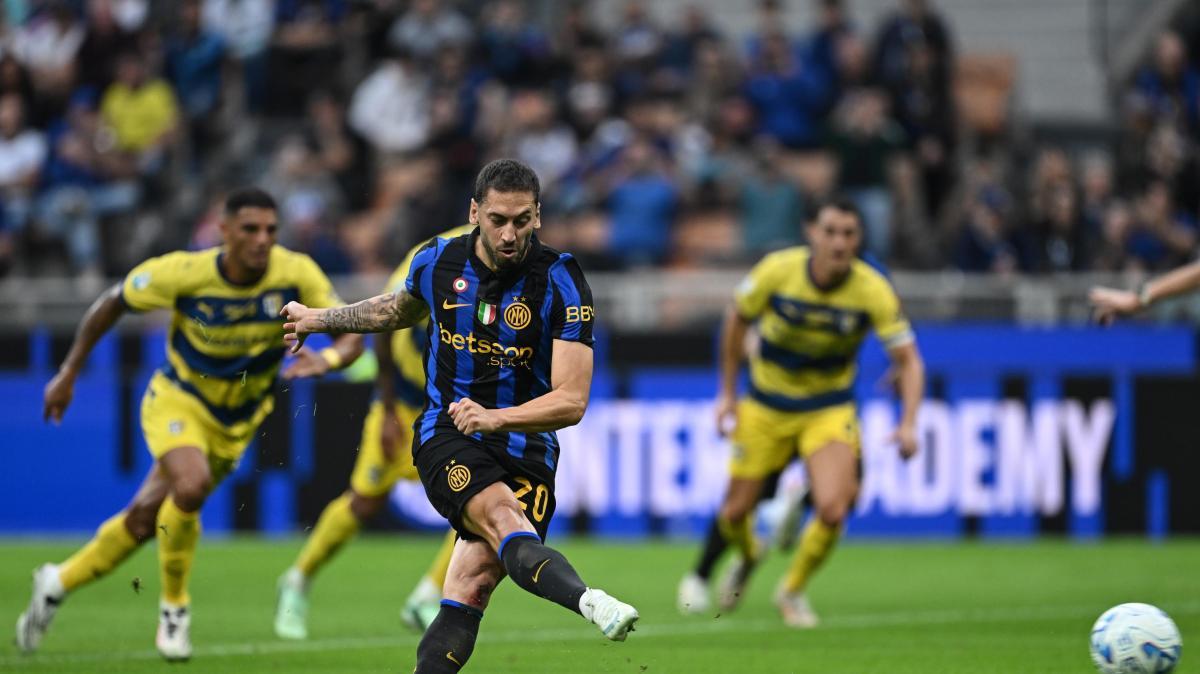 Inter-Parma, il caso Pio Esposito: un minuto fuori dal campo dopo il rigore. Poteva calciarlo?