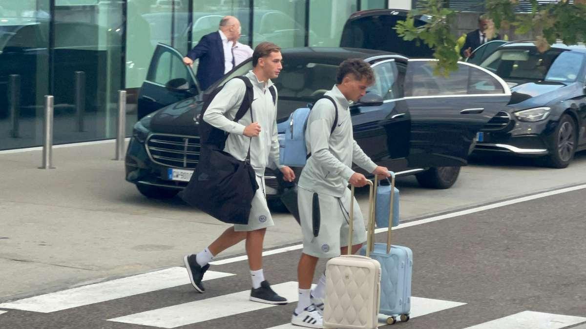 VIDEO - L'Inter è tornata a Milano dopo la spedizione americana. Non tutti i giocatori presenti in gruppo 