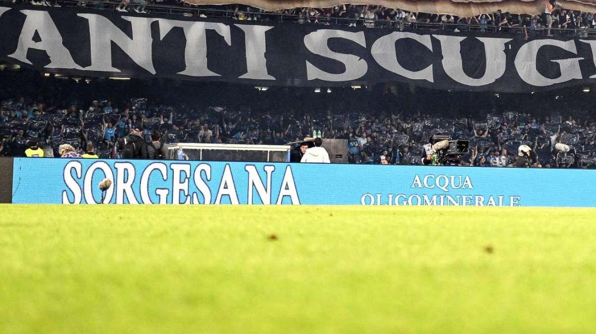 A due settimane da Napoli-Inter il prato del Maradona soffre: diverse le irregolarità del manto erboso