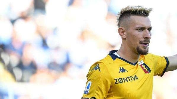 Parma, chiesto all'Inter il prestito di Radu. Tentativo anche per Llorente