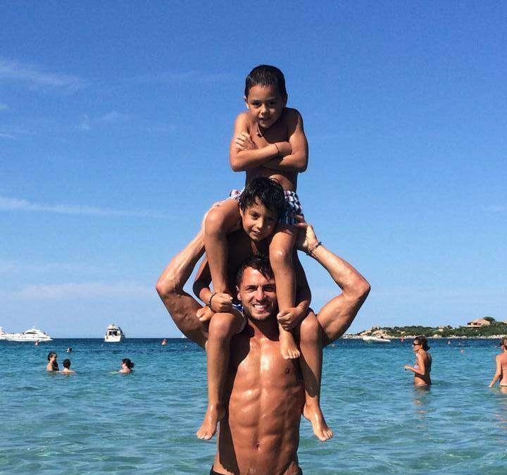 FOTO - Anche D'Ambrosio al mare: "Relax, ci provo"