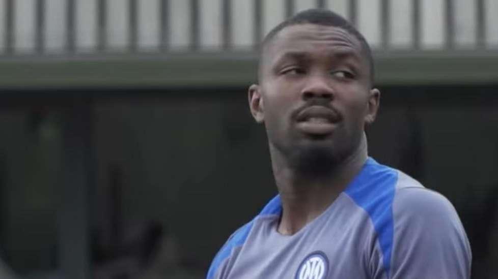 Thuram, l'infortunio è alle spalle: il francese ad Appiano prova i soliti movimenti. Tre i Primavera aggregati