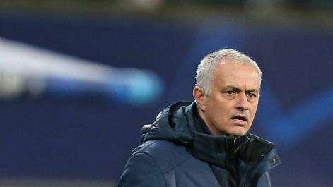 Mourinho: "Mi piace essere un tifoso della mia squadra. Da allenatore dell'Inter so cosa vuol dire per loro il derby"