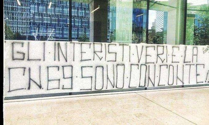 FOTO - La Nord si schiera apertamente: "Gli interisti veri sono con Conte"