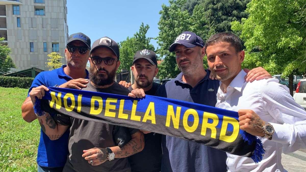 VIDEO - Sensi, visite al Coni finite. Poi spazio ai selfie con i tifosi