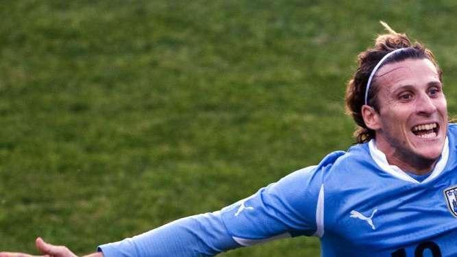 Forlan smentisce: "Resto in campo fino a 40 anni"