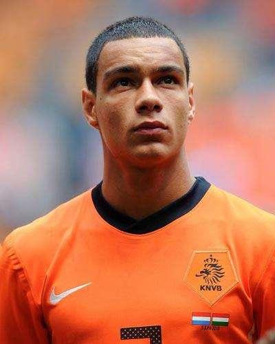 CdS - L'Inter tifa per Alves al Psg. Così V.d. Wiel...