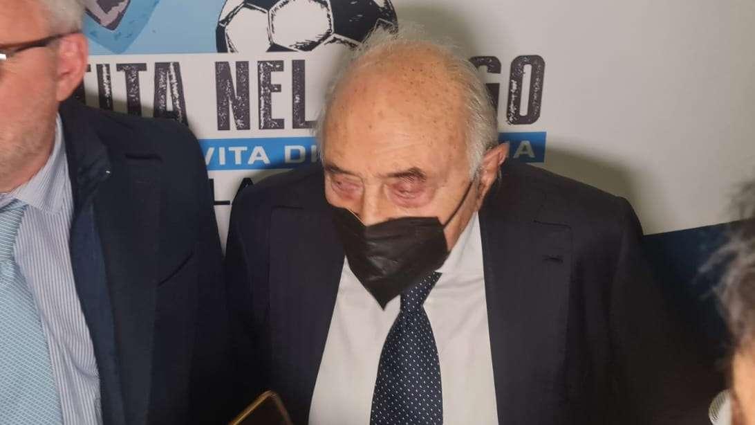 Ferlaino: "Napoli, credo nello scudetto. Il Milan non segna più, la Roma di Mourinho può fermare l'Inter"