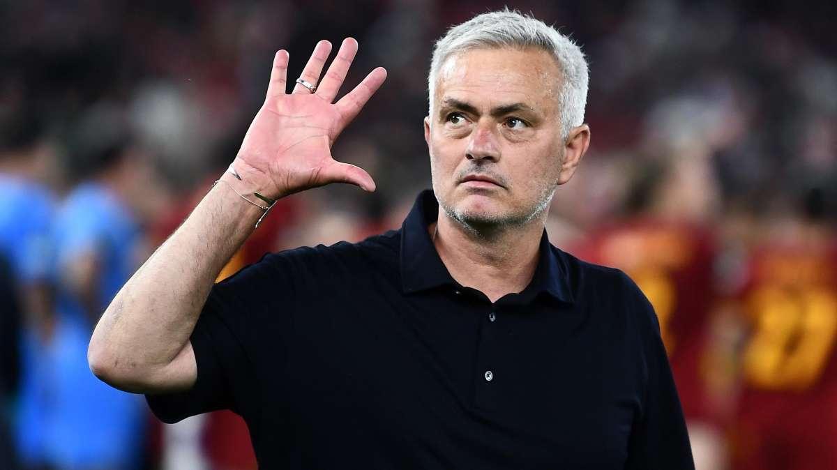 Roma, Mourinho sfida l'Inter e non dimentica: "Ogni vittoria è speciale e ogni trofeo è unico"