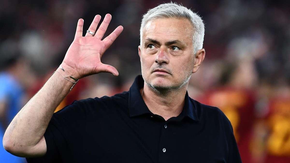 Mourinho: "Mi dovrete sopportare ancora per qualche altro anno. Vi spiego come si vincono le finali"