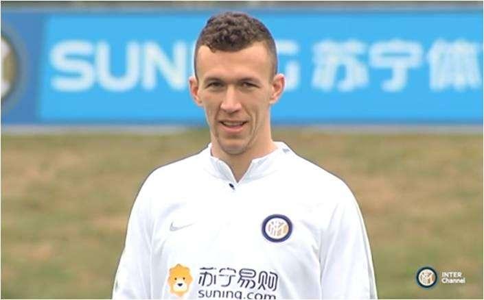 Un tifoso bianconero tenta Perisic. Ma lui replica secco: "La Juve? Mai!"