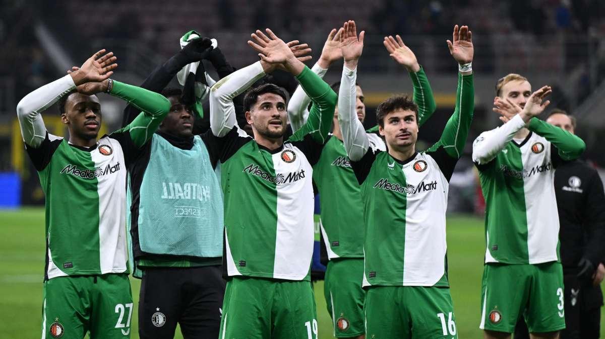 TS - Feyenoord seguito da 4.600 tifosi: birra a fiumi e "corteo" scortato