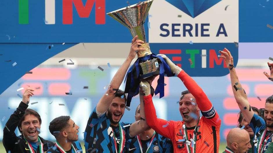 Coppa Campioni d'Italia, Handanovic il terzo capitano straniero a sollevarlo