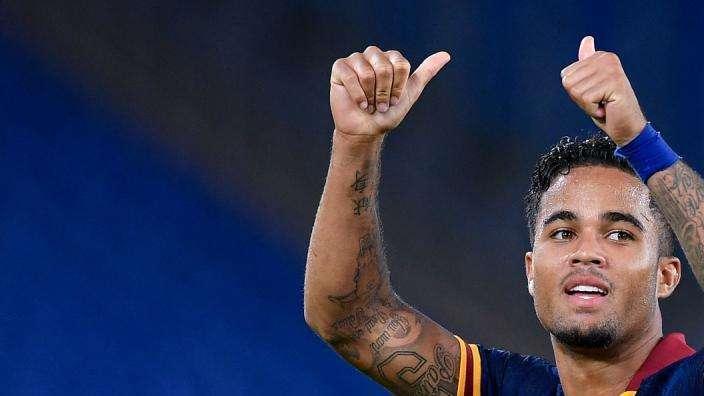 Kluivert, lecca-lecca in regalo dopo il gol dedicato alla madre. L'olandese: "Ora ne voglio uno dopo l'Inter"