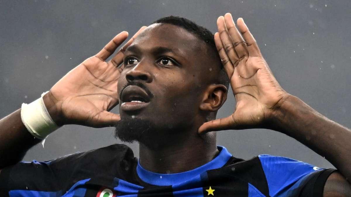 Thuram: "Io numero 9? Un rischio, ma se sono qui davanti a voi...". Poi scherza sulla media gol: "Meglio di mio padre"