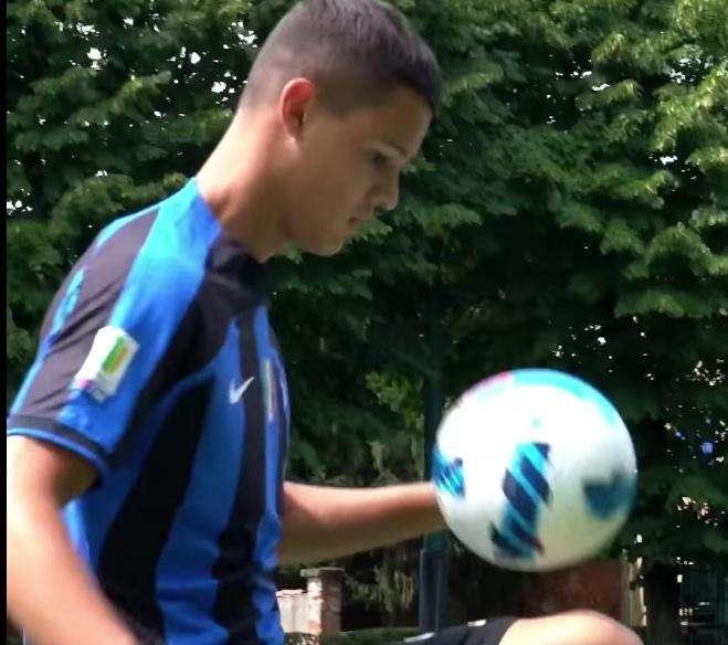 VIDEO - Inter Primavera, sabato l'esordio: Carboni e Iliev si scaldano a Interello