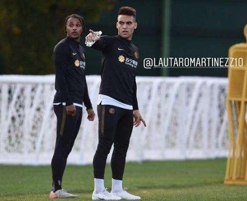 Verso Torino-Inter, Lazaro con Lautaro: "Guarda, sabato sta arrivando"